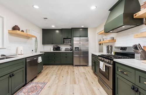 Three Rivers House | Stunning Sequoia Hills Villa w/pool, Game room, Hot tub, Firepit and EV charger
