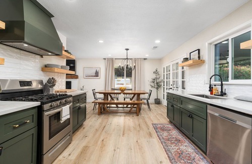 Three Rivers House | Stunning Sequoia Hills Villa w/pool, Game room, Hot tub, Firepit and EV charger