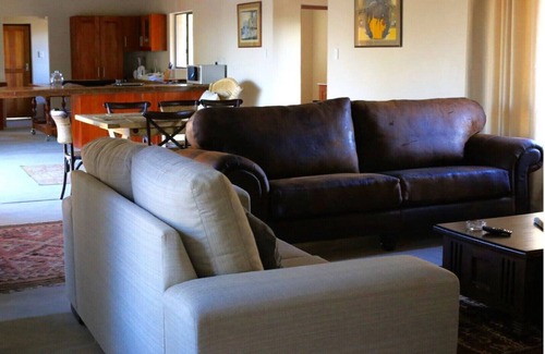 Hoedspruit House | Stunning six sleeper in beautiful wildlife estate.