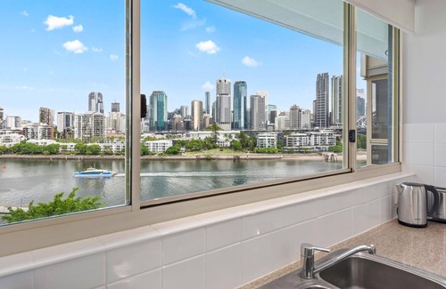 New Farm Apartment | Stunning! Skyline City, Water + Story Bridge Views