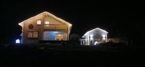 Vallsjobol House | Stunning Sleeps 9 Lakeview Loghome Spa & Yoga