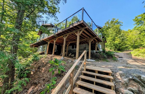 Val-des-Monts Cottage | Stunning, spacious and serene lakefront cottage!