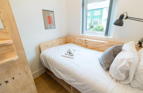 Newport House | Stunning Stay - Fast Wi-Fi - Garden - Walk to Town