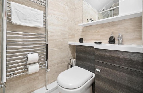 Kensal Green Apartment | Stunning Studio Flat for 2 people in Kensal Green near West Kilburn, Ladbroke Grove and Maida Hill