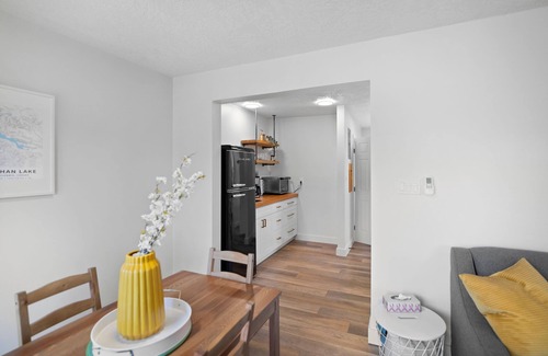 Lake Cowichan Hotel | Stunning Suite at Riverside Boutique Motel - Skutz