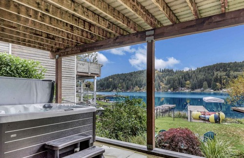 Olympia House | Stunning Summit Lake Home! Hot tub and Kayaks!