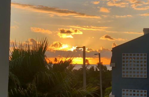 La Mela Villa | Stunning Sunset View, Walking distance to private beach