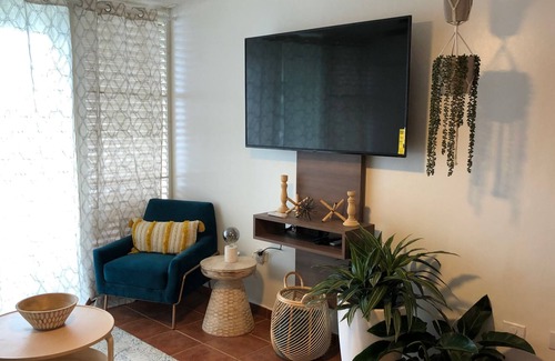 Miradero Condo | Stunning sunsets, beaches ,Seafood delights, WiFi, Full A/C