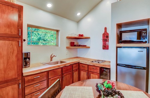 Longtown Cabin | Stunning Sunsets from the Treetops. Uncork & Unwind-You deserve to be spoiled!