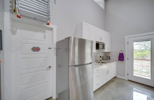 Canyon Lake Apartment | Stunning Texas Studio < 1 Mi to Canyon Lake!