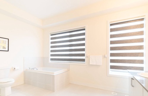 Downsview House | STUNNING TOWNHOUSE 4,000 S.Q. FT/4 BDRM & 3.5 BATH