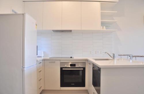 Auckland Apartment | Stunning Townhouse - Walking to Botany Shopping Center