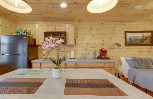 Laurens County House | Stunning Tranquil River Lodge and 2 Cozy Cabins