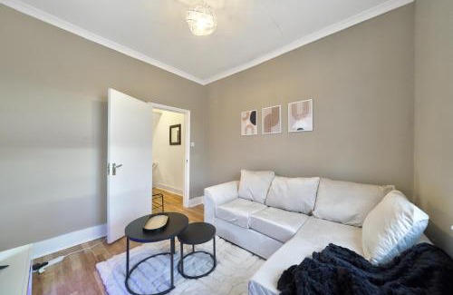Walpole Apartment | STUNNING TWO BED PROPERTY In WEST LND