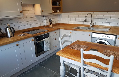 Saint Breward Cottage | Stunning uninterrupted moorland views over lake and Rough Tor