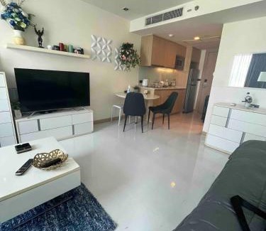 Pratumnak Hill Apartment | Stunning Unit situated in Pattaya