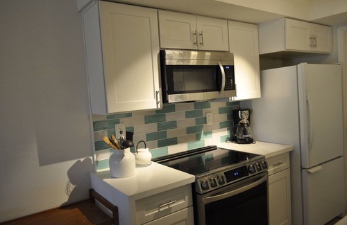 Lake Biltmore Village Condo | Stunning Upstairs Lakeview Condo in Phoenix