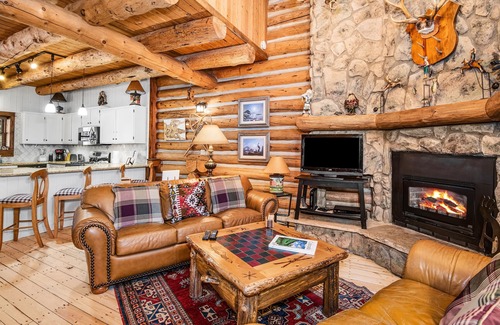 Timbercreek Lodges House | Stunning Vail Log Cabin on Creek, Free Shuttle Access, Minutes to Slopes, Shops