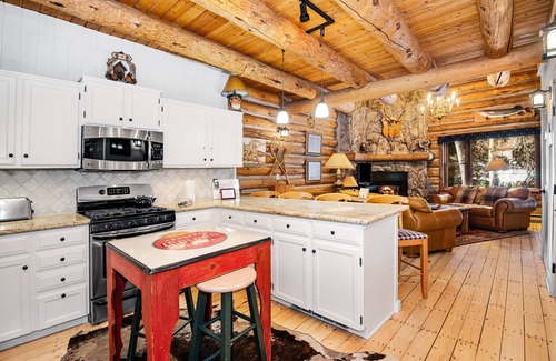 Timbercreek Lodges House | Stunning Vail Log Cabin on Creek, Free Shuttle Access, Minutes to Slopes, Shops