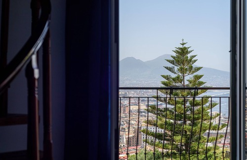 Quartieri Spagnoli Apartment | [Stunning view ]Central-Balcony-Quiet-WiF i& Netflix