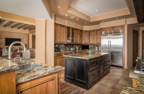 Carefree House | Stunning Views and Pickleball, Tennis and Putting Greens by The Boulders!