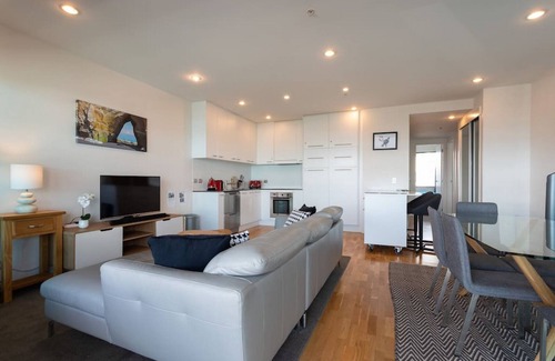 Auckland Central Business District Apartment | Stunning Views Central Apt