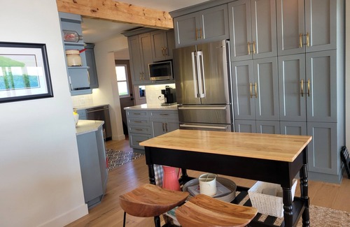 Howe Island House | Stunning views, cottage charm and modern luxury converge in the 1000 Islands!