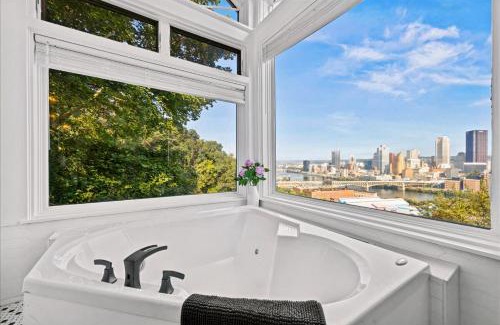 South Side House | Stunning views from stylish 3-bedroom home