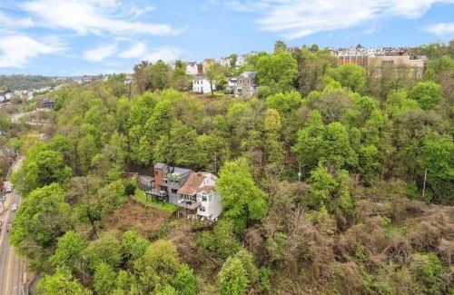 South Side House | Stunning views from stylish 3-bedroom home