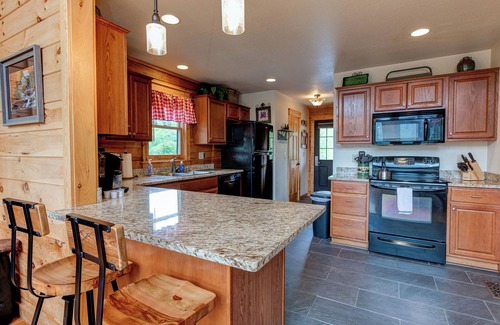 Wolf Laurel Cabin | Stunning Views Game Room~4300'~Sleeps 12~Hot Tub~Firepit Table~Hatley Pointe Ski