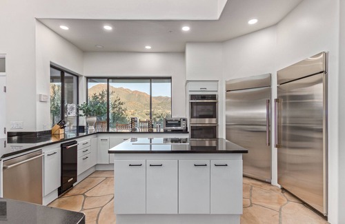 Pinnacle Peak Heights House | Stunning Views, Large Pool & Indoor Basketball