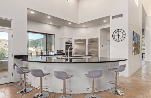 Pinnacle Peak Heights House | Stunning Views, Large Pool & Indoor Basketball