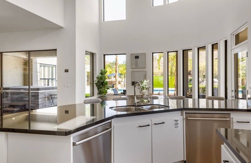 Pinnacle Peak Heights House | Stunning Views, Large Pool & Indoor Basketball