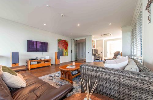 Remuera Apartment | Stunning Views - Modern luxury 3 BR Apt in Remuera