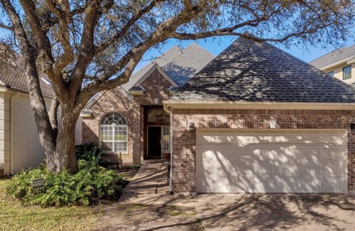 Davenport Ranch House | Stunning views of 17th hole at Austin Country Club.