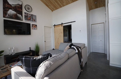 St-Augustin-de-Woburn Ski Chalet | Stunning views of Mount Gosford!