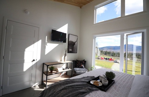 St-Augustin-de-Woburn Ski Chalet | Stunning views of Mount Gosford!