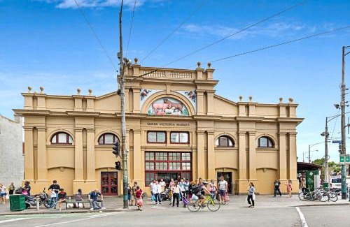 Melbourne Central Business District Apartment | Stunning Views - Spacious Melbourne Central Sky Escape - Free Tram