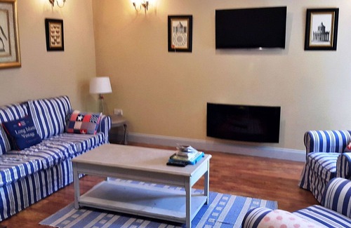 Breedon on the Hill House | Stunning villa for 4 people with WIFI, TV, pets allowed and parking