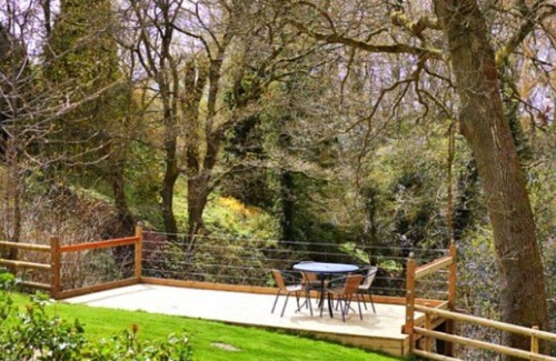 Coalbrookdale House | Stunning villa for 2 guests with WIFI, pets allowed and parking
