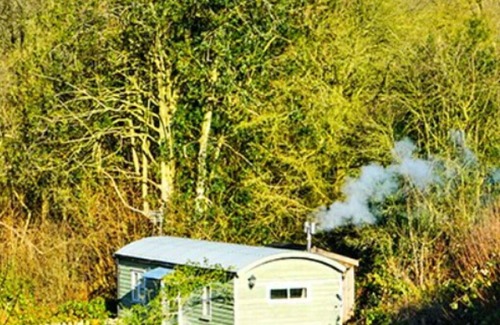 Coalbrookdale House | Stunning villa for 2 guests with WIFI, pets allowed and parking