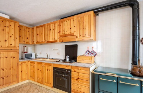 Avise House | Stunning villa for 4 guests with TV, terrace and parking