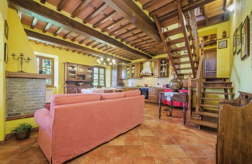 Pescaglia House | Stunning villa for 6 guests with WIFI, private pool, TV and patio