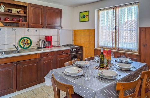 Vrznaveri House | Stunning villa for 6 guests with A/C, WIFI, TV, terrace, pets allowed and parking