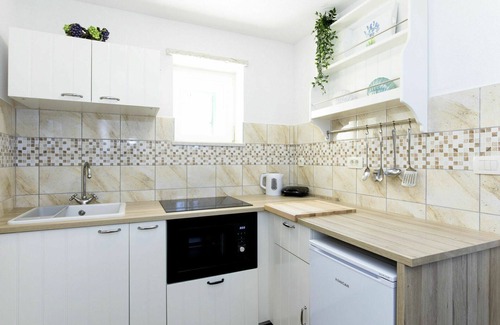 Sveta Jelena House | Stunning villa for 6 people with A/C, WIFI, TV, terrace, pets allowed and parking