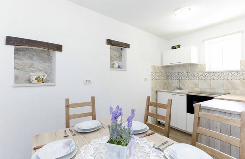 Sveta Jelena House | Stunning villa for 6 people with A/C, WIFI, TV, terrace, pets allowed and parking