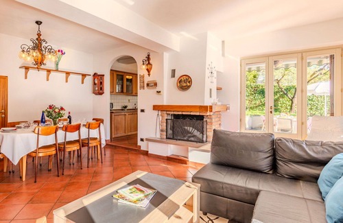 Cima House | Stunning villa for 8 guests with WIFI, TV, terrace and parking