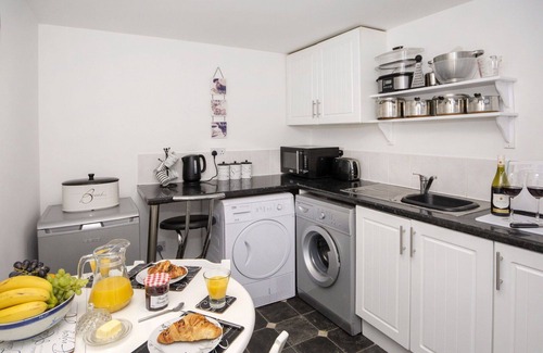 Gardenstown House | Stunning villa for 4 people with WIFI, TV, pets allowed and parking