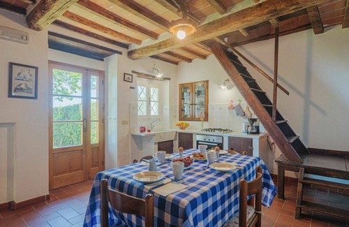 Montignoso House | Stunning villa for 5 people with WIFI, TV, patio, panoramic view and parking