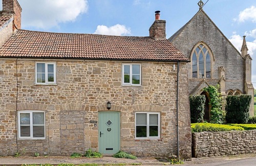 Batcombe House | Stunning villa for 5 guests with WIFI, pets allowed and parking